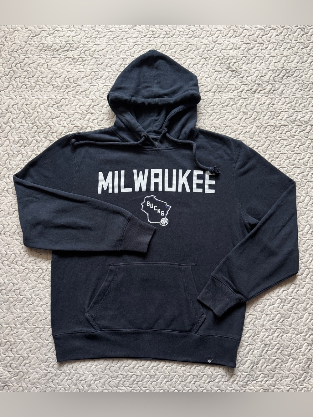 ’47 Milwaukee Bucks NBA Men’s Large Navy Blue Pullover Hoodie Deer Logo